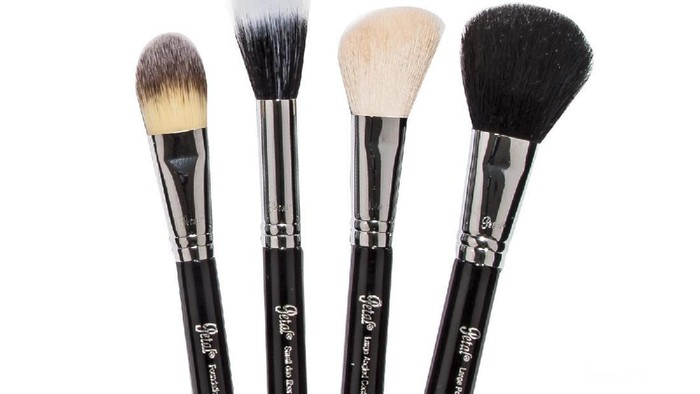 5 Makeup Brush yang Perlu Kamu Miliki