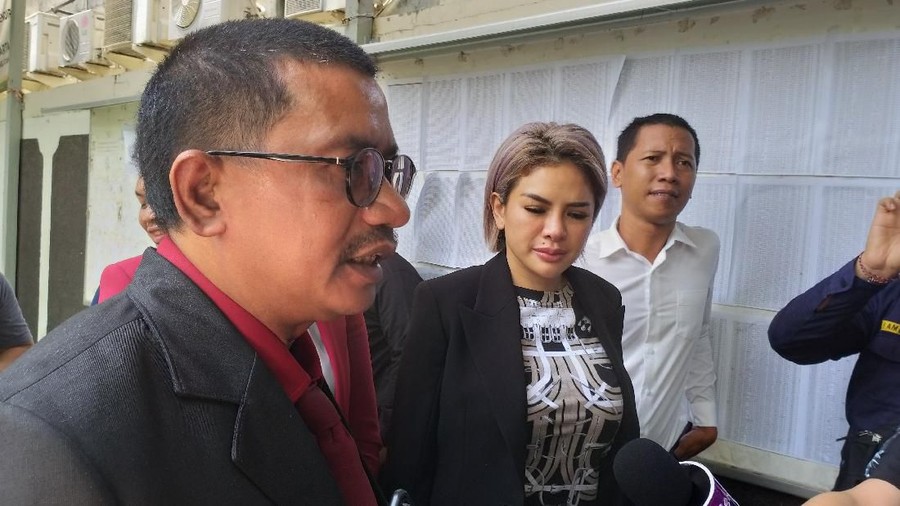 Nikita Mirzani mengaku sedih saat menulis nota keberatan untuk sidang dugaan penganiayaannya yang dilakukan dirinya pada Dipo Latief.