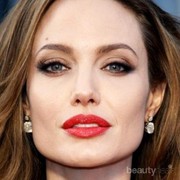 9 Inspirasi Kombinasi Warna Lipstik & Warna Eyeshadow