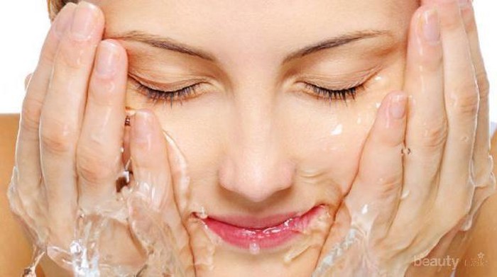 Cara Cuci Muka yang Tepat Untuk Mencegah Komedo & Jerawat