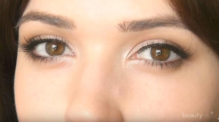 Makeup Mempercantik Mata untuk Pemula