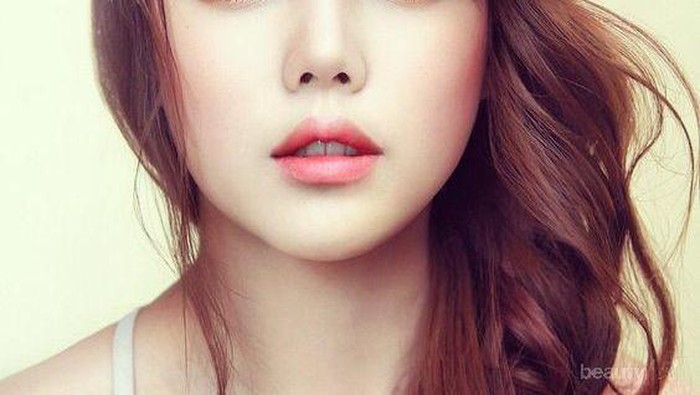 Tips Mudah Makeup Natural untuk Traveling