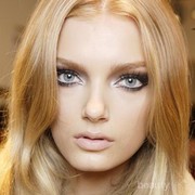 Tampil Chic Dengan Tips Makeup Ini