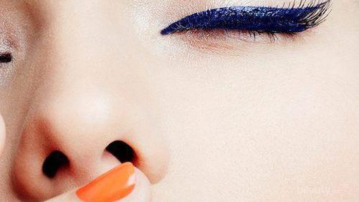 Tampil Ceria dengan Lipstik Matte Oranye di Bawah Rp100 Ribu