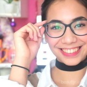 Gaya Makeup Cantik untuk Pengguna Kacamata