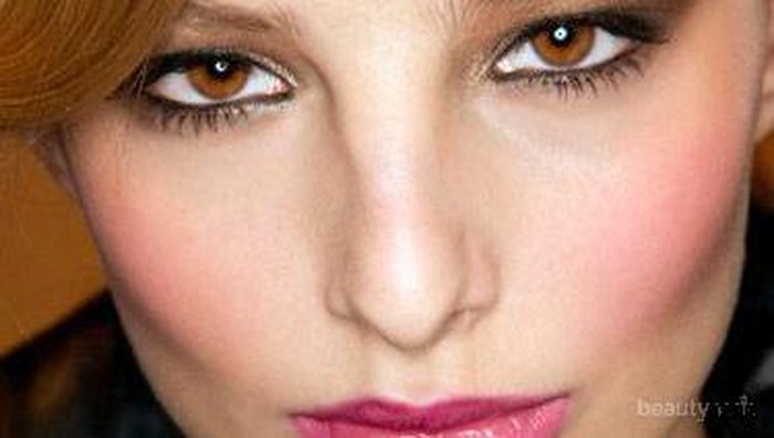 Langkah Mudah untuk Membuat Blush Tahan Lama