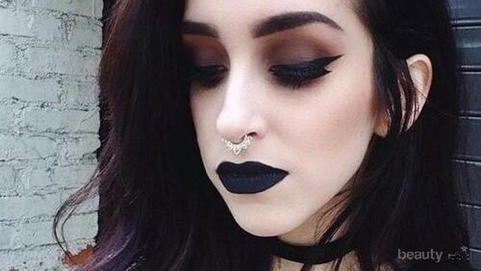 Inspirasi Gaya Makeup Gothic