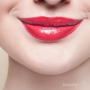 Tips Memakai Lip Gloss Agar Tidak Berantakan dan Tahan Lama