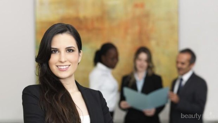 Hindari Gaya Makeup Seperti Ini Saat ke Kantor (Bagian 2)