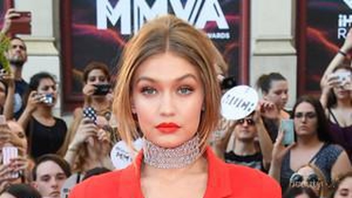 Inspirasi Makeup Selebriti di iHeart Radio Much Music Award 2016