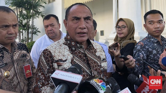 Gubernur Sumatera Utara Edy Rahmayadi mengatakan salah satu faktor kenaikan harga barang atau inflasi di daerahnya adalah terlalu banyak orang merokok.