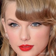 Tampil Percaya Diri Dengan Lipstik Berwarna Merah
