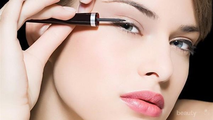 Cara Mudah Menggunakan Eyeliner Cair Untuk Pemula