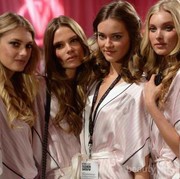 Riasan ala Victoria's Secret Angels Sesuai Warna Kulit