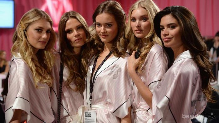 Riasan ala Victoria's Secret Angels Sesuai Warna Kulit