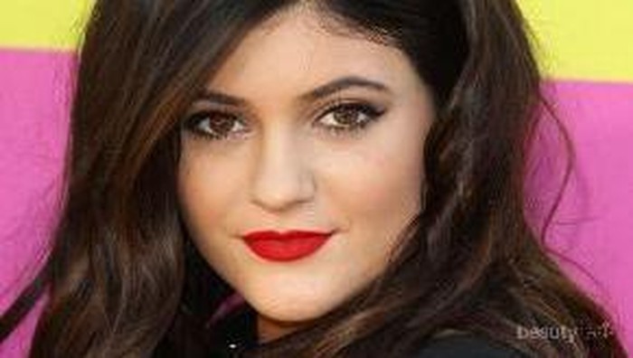 Tips Memilih Warna Lipstick Terbaik untuk Kulitmu