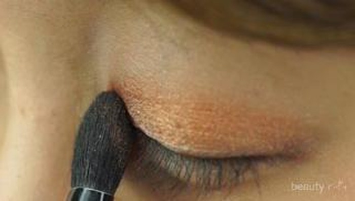 Tips Mudah Agar Warna Eyeshadow Tahan Lebih Lama