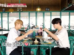 Jalan-jalan ke Bogor, Idol K-Pop The Boyz Lahap Menyantap Makanan Ini