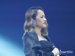 4 Penampilan Serba Hitam BCL Usai Kepergian Ashraf Sinclair