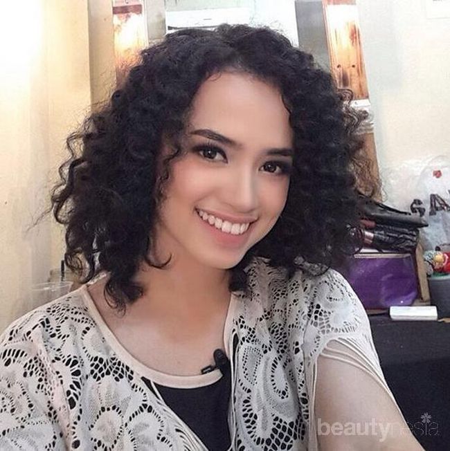  Rahasia  Makeup Cantik  Rambut  Keriting ala Wizzy