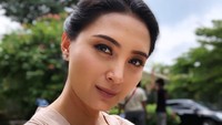 Intip 7 Potret Cantiknya Della Puspita, Single Mom yang Awet Muda
