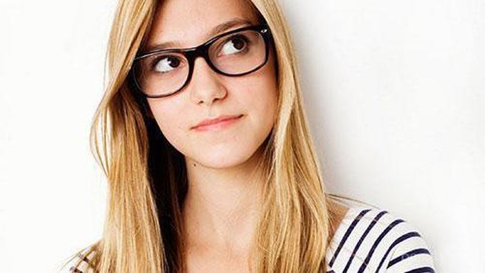 Tips Makeup Khusus untuk Si Gadis Berkacamata