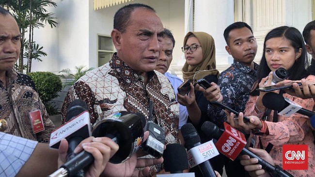 Gubernur Sumatera Utara Edy Rahmayadi curhat kepada Jokowi soal sulitnya Menkeu Sri Mulyani beri duit untuk pembangunan Jalan Tol Binjai-Stabat.