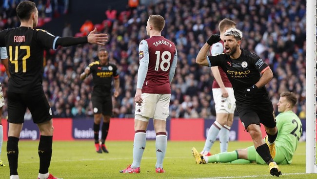 Manchester City menjadi juara Piala Liga Inggris setelah menaklukkan Aston Villa 2-1 di Stadion Wembley, Minggu (1/3).