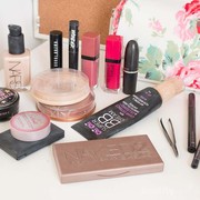 Tips Aman Mengemas Peralatan Makeup Saat Traveling