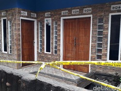 Detik-detik Pria Bandung Dibacok Mati Sekelompok Orang di Rumahnya