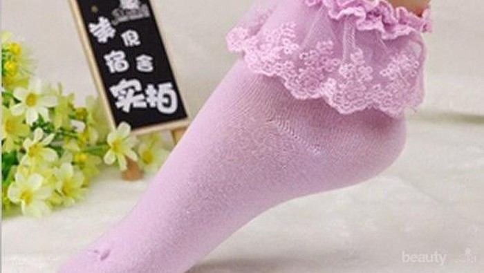 6 Cara Merawat Kaus Kaki