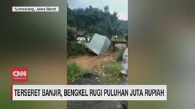 VIDEO: Detik-detik Bengkel Ambruk Terseret Derasnya Banjir