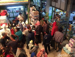 Pasar Pramuka Masih Diserbu Pemburu Masker