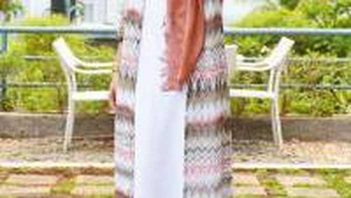 Tampilan Gaya Kasual di Kantor Dengan Hijab Kimono