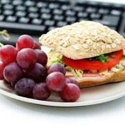 Tips Membuat Bekal Makan Siang Sehat Saat ke Kantor