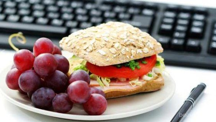 Tips Membuat Bekal Makan Siang Sehat Saat ke Kantor