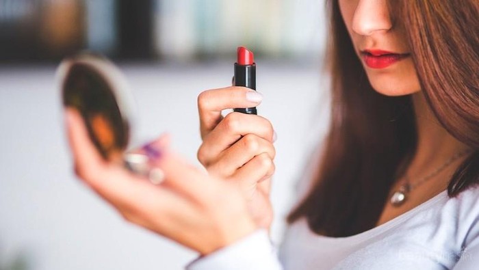 Cara Membuat Lipstick Tahan Lama Sepanjang Hari