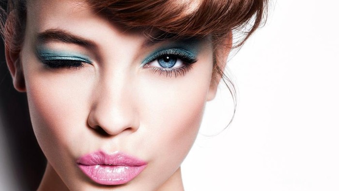 Trik Jitu Atasi Makeup Luntur pada Wajah Berminyak