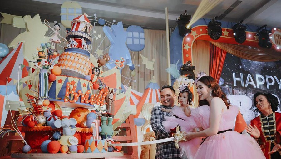 Ulang tahun pertama anak Momo Geisha