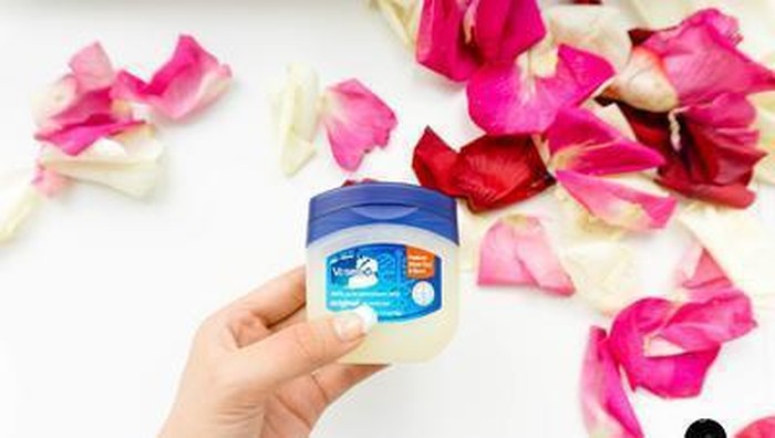 Manfaat Vaseline Petroleum Jelly untuk Jerawat dan Bekasnya