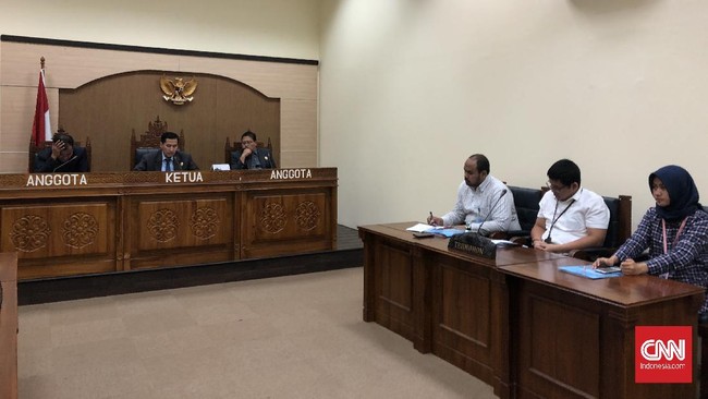 KIP juga menunda sidang hasil TWK KPK karena anggota kuasa hukum KPK selaku pihak terlapor, tidak hadir dalam sidang tersebut.