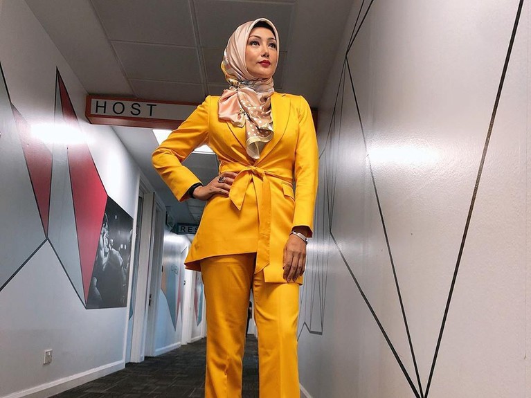 7 Potret Cantik Erra Fazira, Mantan Istri Engku Emran Di tengah ramainya pemberitaan tentang rumah tangga Laudya Cynthia Bella, nama mantan istri Engku Emran, Erra Fariza, ikut diungkit. Lalu seperti apa potretnya?