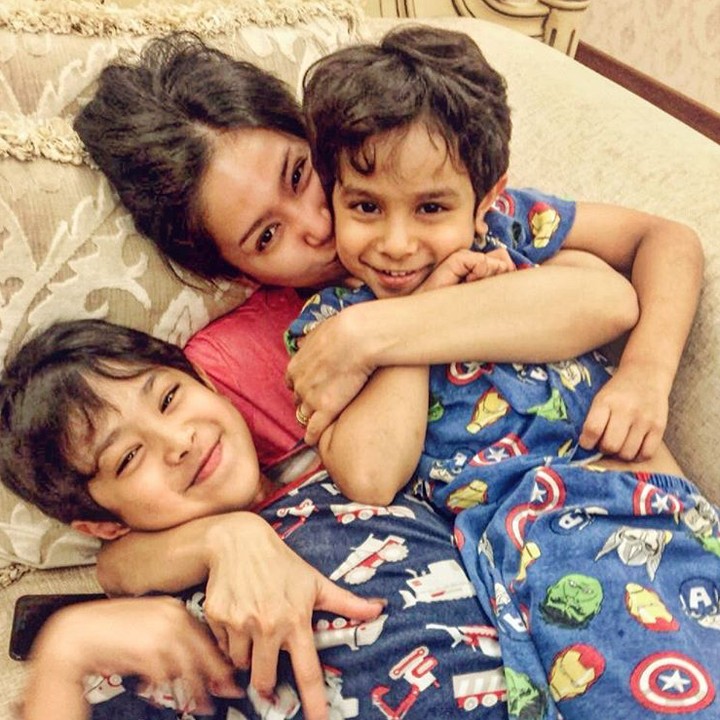 <p>Rukun selalu Bunda dan dua anaknya yang satu ini. (Foto: Instagram@bungazainal05)  </p>