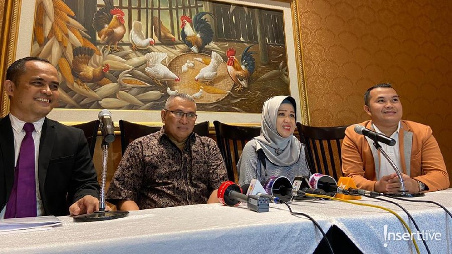 Keluarga dan tim pengacara akhirnya meminta Vitalia Sesha untuk mendapatkan rehabilitasi usai tersandung kasus narkoba.