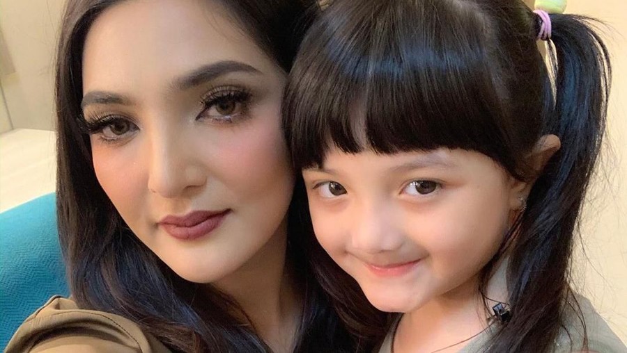 Ashanty mengaku bahwa dirinya terkejut melihat sang putri begitu piawai bermain tik tok. 