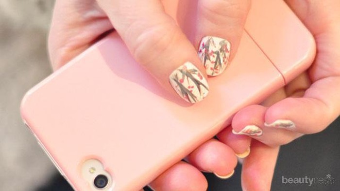 Duh, Kombinasi Nail Art Cantik dan Phone Case Ini Lucu-lucu Banget!