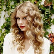 Cantik Dengan Model Rambut Keriting