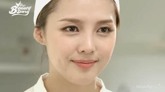 Tutorial Membersihkan Makeup Secara Menyeluruh Dengan Mudah