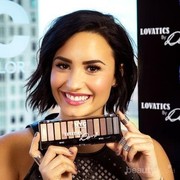 Line Makeup Pertama Dari Demi Lovato