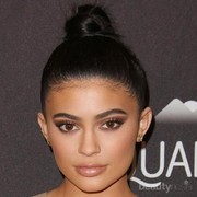 Tips Lipstik Nude Agar Wajah Tampak Segar